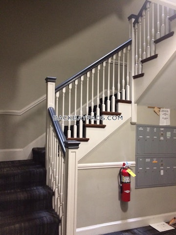 Hyde Park Apartments | Back Bay Wonderful 3 Bed 1 Bath on 52 Clearway